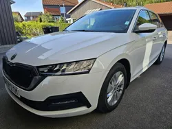 Vit Begagnad 2021 Skoda Octavia Ambition Kombi | 172 000 kr (Marknadspris)