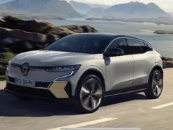 Grå Begagnad 2023 Renault Mégane Halvkombi | 275 000 kr (Marknadspris)