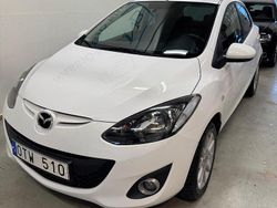 Vit Begagnad 2012 Mazda 2 Halvkombi | 74 000 kr (Marknadspris)