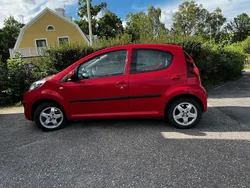 Röd Begagnad 2013 Peugeot 107 Halvkombi | 38 000 kr (Marknadspris)