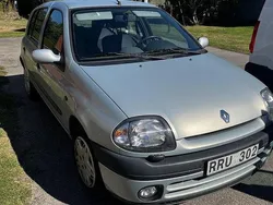 Grå Begagnad 2000 Renault Clio II Halvkombi | 25 000 kr (Marknadspris)