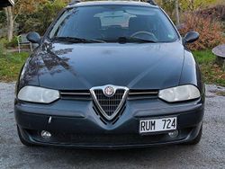 Svart Begagnad 2000 Alfa Romeo 156 Distinctive Kombi | 11 000 kr