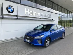 Mörkblå Begagnad 2017 Hyundai Ioniq Sedan | 144 900 kr (Marknadspris)