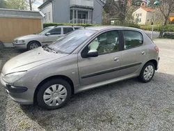 Grå Begagnad 2004 Peugeot 206 Halvkombi | 13 000 kr (Superpris)