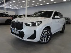 Grå (space silver metallic) Begagnad 2023 BMW iX1 M Sport SUV | 489 900 kr (Marknadspris)