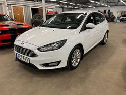 Vit Begagnad 2016 Ford Focus Titanium Halvkombi | 109 900 kr (Marknadspris)