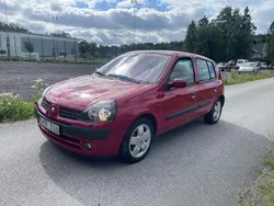 Röd Begagnad 2001 Renault Clio II Privilege Halvkombi | 32 900 kr (Marknadspris)