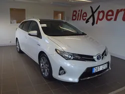 Vit Begagnad 2014 Toyota Auris Touring Sports Edition Kombi | 104 900 kr (Marknadspris)