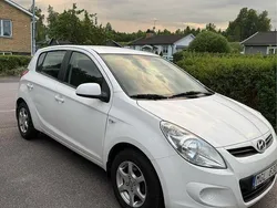 Vit Begagnad 2012 Hyundai i20 Select Halvkombi | 39 900 kr (Marknadspris)