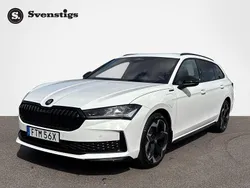 Vit Ny 2025 Skoda Superb SportLine Kombi | 515 700 kr (Dyr)