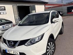 Vit Begagnad 2016 Nissan Qashqai SUV | 90 000 kr (Marknadspris)