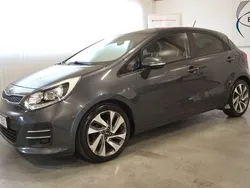 Grå Begagnad 2015 Kia Rio Halvkombi | 109 000 kr (Marknadspris)