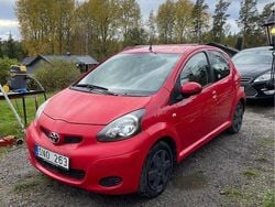 Röd Begagnad 2010 Toyota Aygo Halvkombi | 25 000 kr (Bra pris)