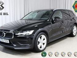 Svart Begagnad 2022 Volvo V60 CC Kombi | 349 900 kr (Marknadspris)