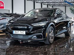 Svart Begagnad 2021 Ford Mustang Mach-E SUV | 309 500 kr (Bra pris)
