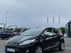 Svart Begagnad 2012 Ford Fiesta Titanium Halvkombi | 33 000 kr (Marknadspris)