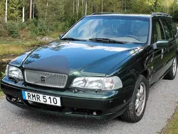 Mörkgrön Begagnad 2000 Volvo V70 Standard Kombi | 18 500 kr (Marknadspris)