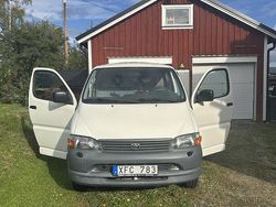 Vit Begagnad 2005 Toyota HiAce Minibuss | 62 000 kr