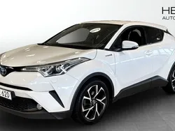 Vit (white) Begagnad 2019 Toyota C-HR SUV | 209 900 kr (Marknadspris)