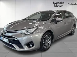 Brun Begagnad 2016 Toyota Avensis Active Kombi | 149 200 kr (Marknadspris)