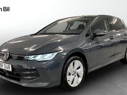 Mörkgrå (dolphin grey metallic) Begagnad 2025 VW Golf VIII Life Kombi | 304 900 kr (Bra pris)