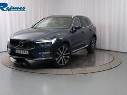 Mörkblå (denim blue metallic) Begagnad 2022 Volvo XC60 Plus SUV | 509 900 kr (Marknadspris)