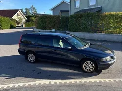 Blå Begagnad 2004 Volvo V70 Business Edition Kombi | 25 000 kr (Marknadspris)