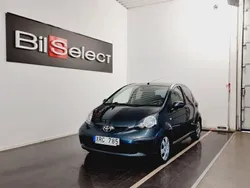 Mörkgrå Begagnad 2006 Toyota Aygo Halvkombi | 29 900 kr (Marknadspris)