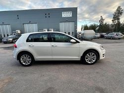 Vit Begagnad 2015 VW Golf VII Halvkombi | 119 000 kr (Marknadspris)