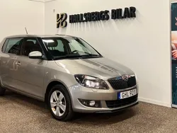 Ljusbrun Begagnad 2013 Skoda Fabia Ambiente Halvkombi | 84 900 kr (Marknadspris)