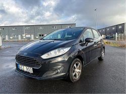 Svart Begagnad 2014 Ford Fiesta Titanium Halvkombi | 50 000 kr (Marknadspris)