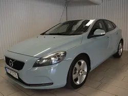 Ljusblå (blå) Begagnad 2017 Volvo V40 Kinetic Kombi | 94 000 kr (Marknadspris)