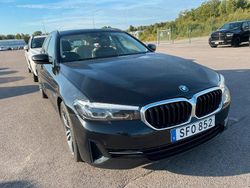 Svart Begagnad 2022 BMW 530e Kombi | 345 000 kr (Marknadspris)