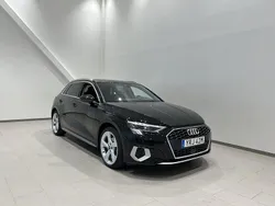 Svart (brilliantsvart) Begagnad 2023 Audi A3 Sportback Advanced Plus Halvkombi | 284 900 kr (Marknadspris)