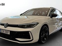 Vit Begagnad 2024 VW Passat R-line Kombi | 444 900 kr (Dyr)