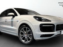 Ljusgrå Begagnad 2023 Porsche Cayenne Platinum Edition SUV | 945 000 kr (Marknadspris)