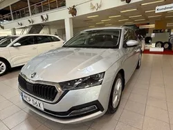 Silver (brilliant silver metallic) Begagnad 2024 Skoda Octavia Kombi | 274 900 kr (Bra pris)