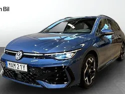Mörkblå Begagnad 2024 VW Golf VIII R-line Kombi | 359 900 kr (Dyr)