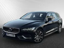 Svart Begagnad 2020 Volvo V60 Inscription Kombi | 279 900 kr (Marknadspris)