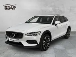 Vit Begagnad 2024 Volvo V60 CC Ultimate Kombi | 519 000 kr (Marknadspris)