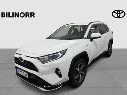 Vit Begagnad 2022 Toyota RAV4 Hybrid SUV | 389 000 kr (Bra pris)