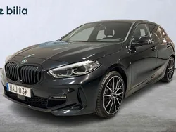 Svart Begagnad 2024 BMW 120 M Sport Halvkombi | 389 000 kr (Marknadspris)