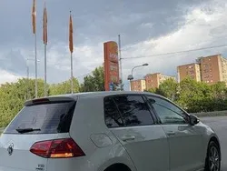 Vit Begagnad 2016 VW Golf VII Halvkombi | 114 000 kr (Marknadspris)