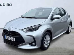 Silver Begagnad 2025 Toyota Yaris Hybrid Halvkombi | 254 900 kr