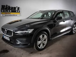 Svart Begagnad 2019 Volvo V60 CC Momentum Kombi | 329 500 kr (Lite dyr)