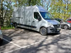 Grå Begagnad 2015 Renault Master Van | 140 000 kr (Marknadspris)
