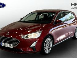 Röd (red) Begagnad 2018 Ford Focus Titanium Halvkombi | 149 000 kr (Marknadspris)