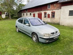 Grå Begagnad 2003 Renault Mégane II Authentique Halvkombi | 2 000 kr (Superpris)