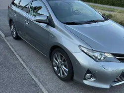 Grå Begagnad 2014 Toyota Auris Touring Sports Executive Kombi | 126 000 kr (Marknadspris)