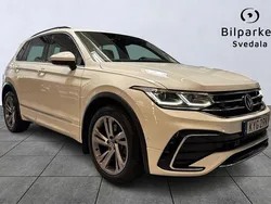 Vit Begagnad 2021 VW Tiguan R-line SUV | 309 990 kr (Marknadspris)